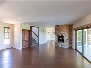 4 Bed House in Phezulu