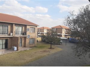 2 Bed Apartment in Ravensklip