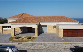 6 Bedroom House in Blue Horizon Bay