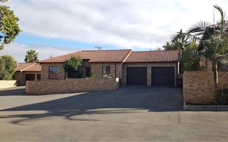 3 Bedroom Cluster in Maroeladal