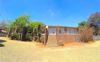 4 Bedroom House in Kloofendal