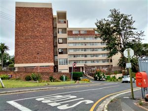 1 Bed Apartment in Wynberg Upper