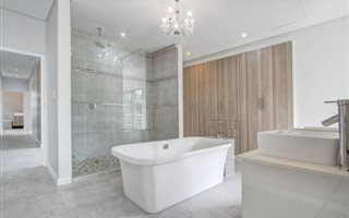 4 Bedroom House in Hazeldean (Silverlakes Surroundings)