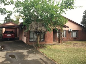 3 Bed House in Hayfields