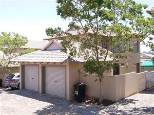 3 Bed Duplex in Ruimsig Country Estate