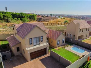 5 Bedroom House in Kosmosdal