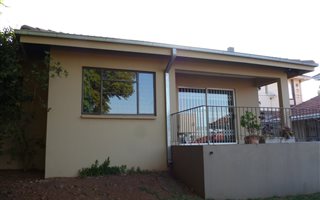 2 Bedroom Garden Cottage in Observatory