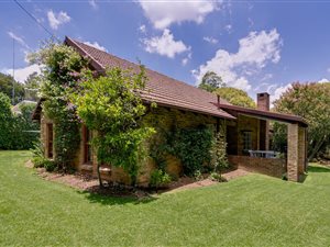4 Bed House in Parktown North