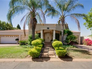 5 Bed House in Dainfern