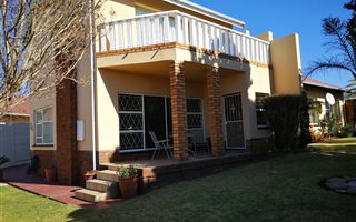 4 Bedroom House in Woodmere