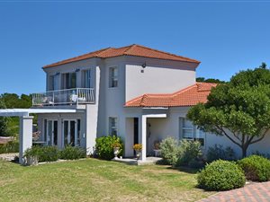 4 Bed House in Santareme