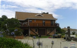 3.6 ha Farm in Wilderness Heights