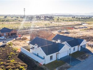 3 Bed House in Stonewood Security Estate
