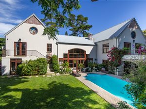 4 Bed House in Zwaanswyk