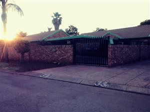 3 Bed House in Rooihuiskraal North