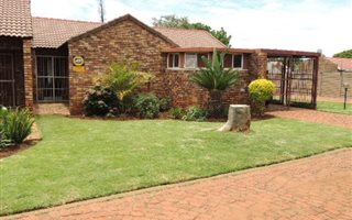2 Bedroom Simplex in Karen Park