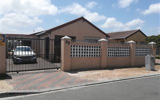 3 Bedroom House in Highbury