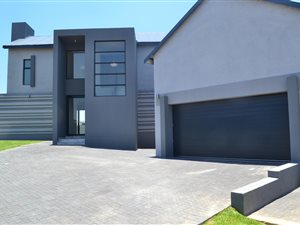 4 Bedroom House in Copperleaf Golf and Country Estate
