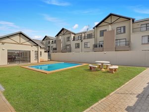 3 Bed Apartment in Ruimsig