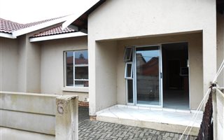 2 Bedroom Townhouse in Lambton Gardens