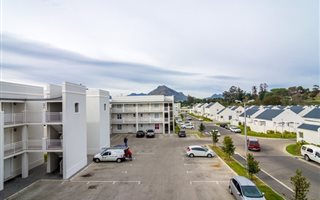 2 Bedroom Apartment in Nuutgevonden