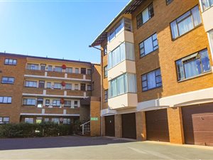 2 Bed Apartment in Illovo Beach