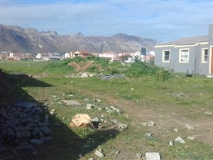 502 m² Land available in Fairview Golf Estate