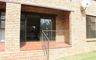 2 Bedroom Apartment in Weltevreden Park