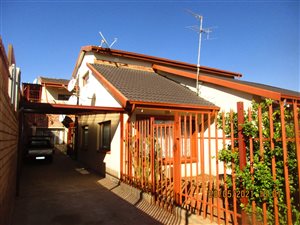 10 Bed House in Lenasia