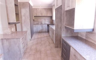 3 Bedroom House in Waterkloof Glen