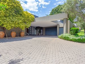 4 Bed House in Dainfern Golf Estate