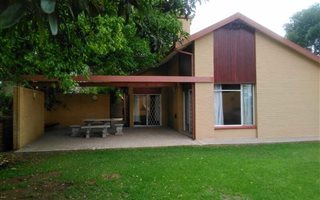 4 Bedroom House in Bayswater