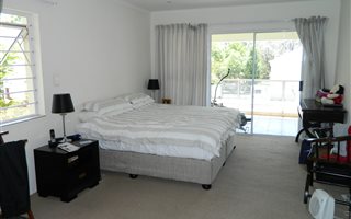 3 Bedroom Apartment in Bryanston West