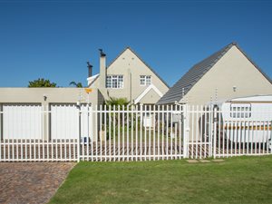 4 Bed House in Goedemoed