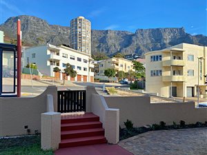2 Bed Apartment in Vredehoek