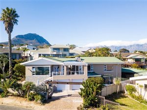 4 Bed House in The Links