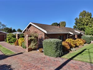 5 Bed House in Lower Robberg