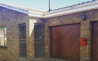 3 Bedroom House in Sonstraal East