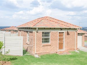 3 Bed House in Olievenhoutbosch