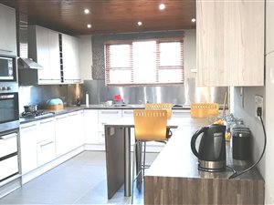 4 Bed House in Grassy Park