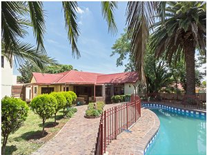 3 Bed House in Lombardy East