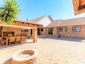 4 Bed House in Meyersdal