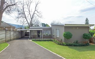 3 Bedroom House in Prestbury