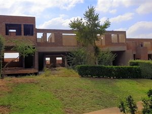 2 Bed House in Lombardy Estate