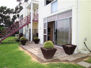2 Bed Apartment in Gordons Bay Central