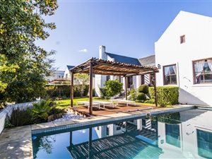 5 Bed House in De Zalze