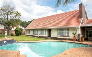 4 Bedroom House in Waterkloof Ridge