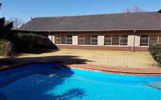 6 Bedroom House in Larrendale