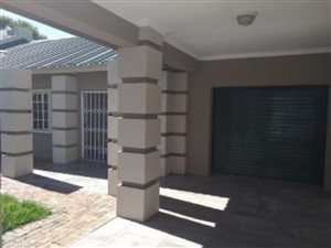 3 Bed Townhouse in Vanderbijlpark SE3