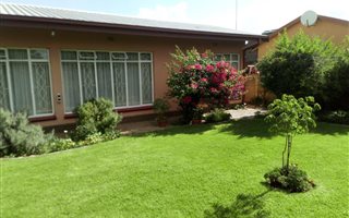 4 Bedroom House in Vanderbijlpark CE3